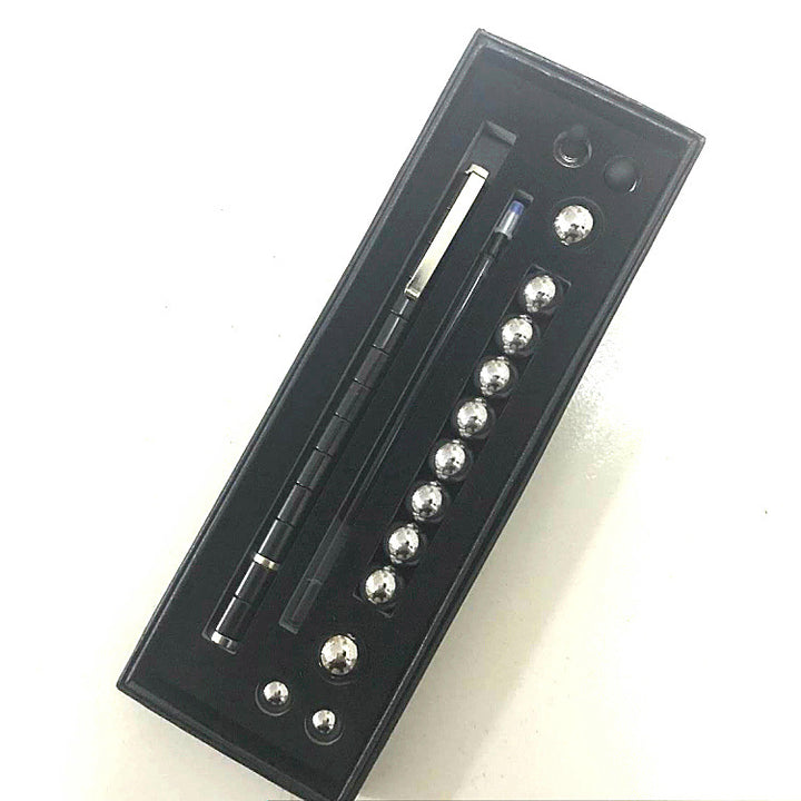 Magnetisk penna i silver med kulor