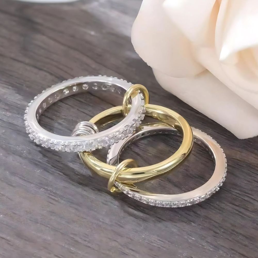 Trendiga Stapelbara Ringar i Guld