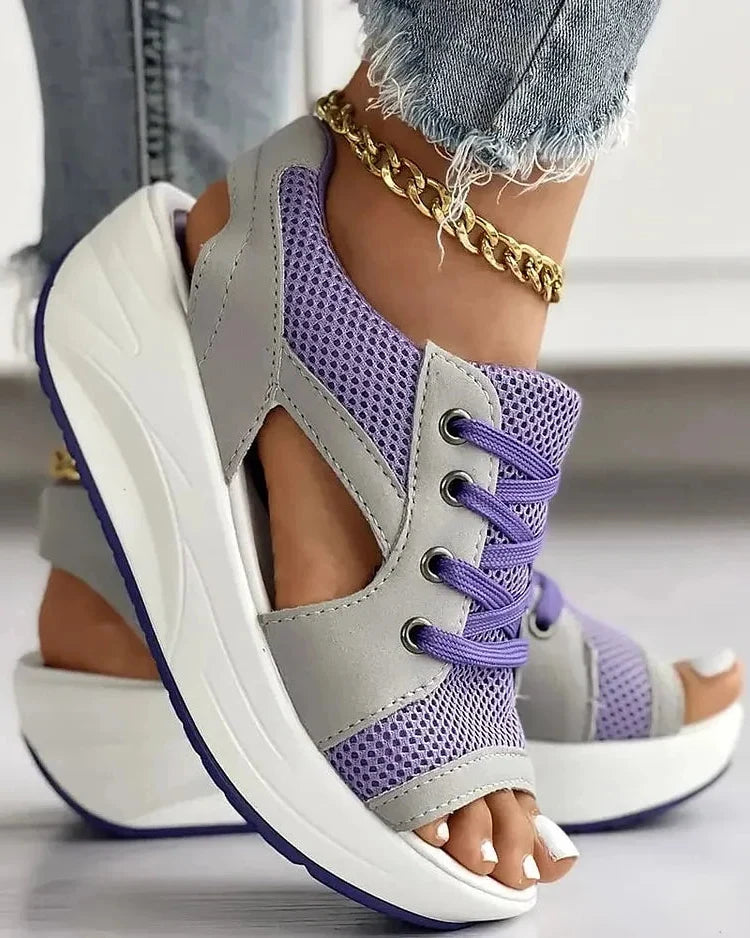 Kontrastpanelade Cutout Snörning Muffin Sandaler