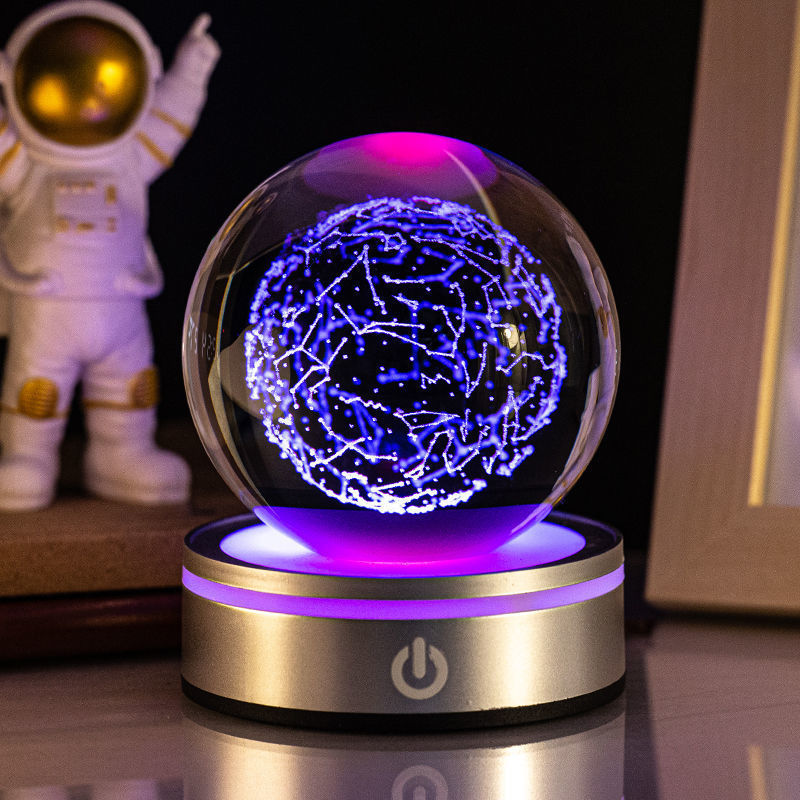 Kristallkula lampa med 3D-motiv och färgskiftande ljus, 8 cm