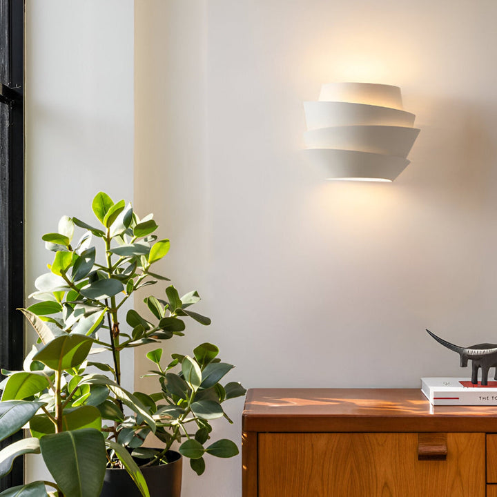 Modern skandinavisk vägglampa med dubbel spotlight
