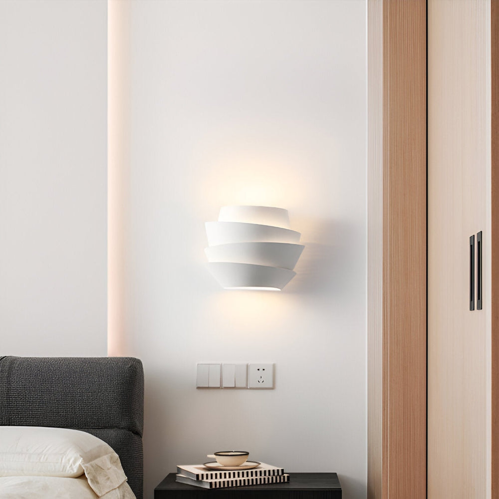 Modern skandinavisk vägglampa med dubbel spotlight