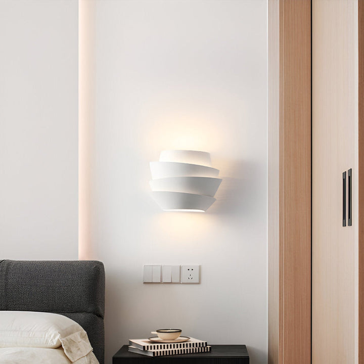Modern skandinavisk vägglampa med dubbel spotlight