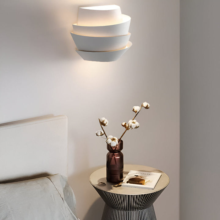 Modern skandinavisk vägglampa med dubbel spotlight