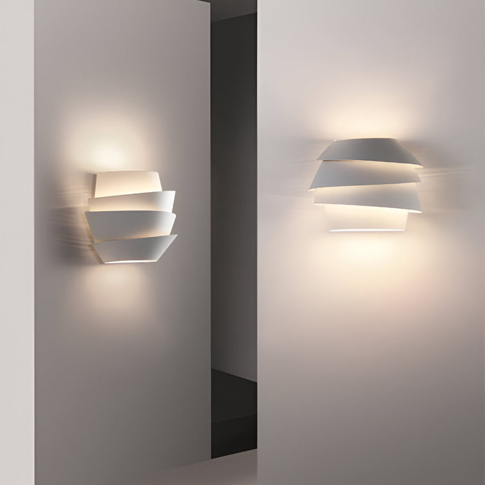Modern skandinavisk vägglampa med dubbel spotlight