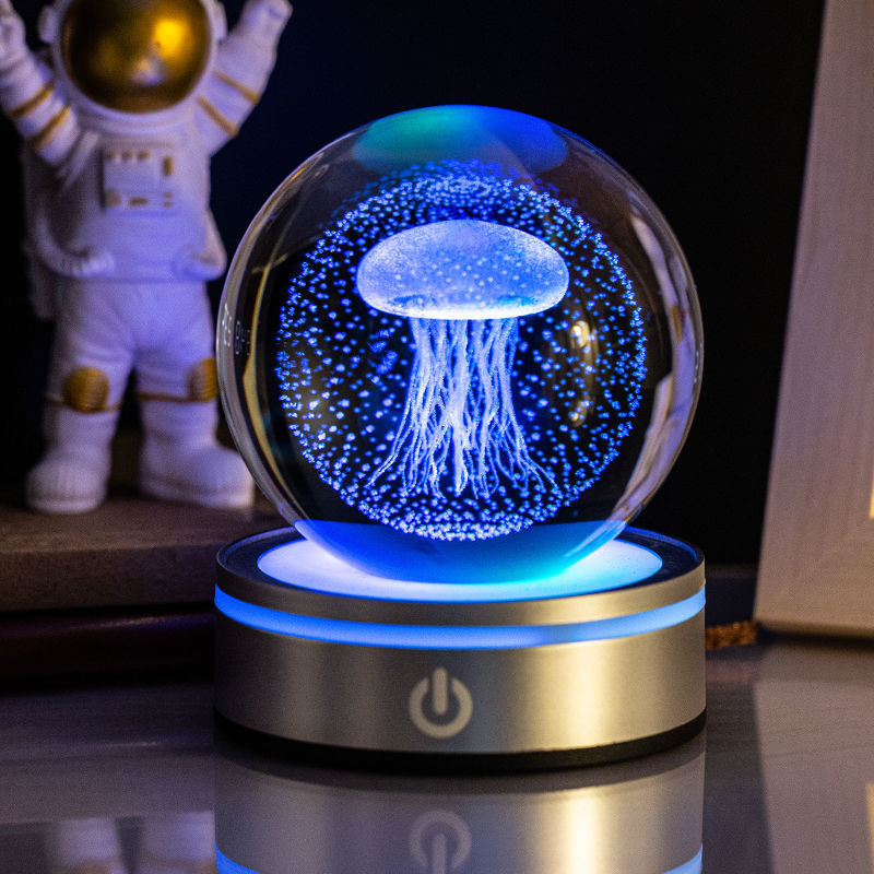 Kristallkula lampa med 3D-motiv och färgskiftande ljus, 8 cm