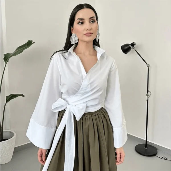 Blus med Bred Slipsbälte