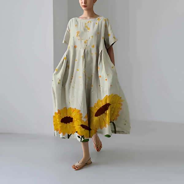 Avslappnad och elegant klänning med blommönster
