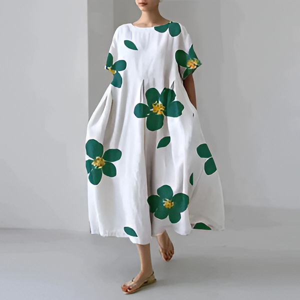 Avslappnad och elegant klänning med blommönster