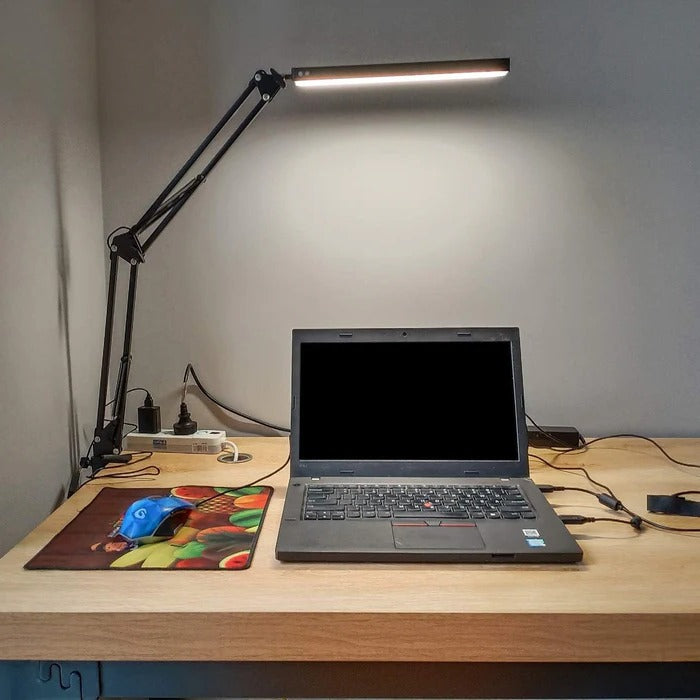 LED Skrivbordslampa med Klämma
