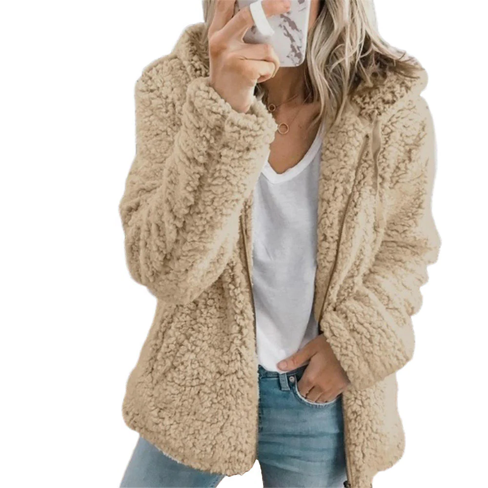 Elegant Björn Teddy Fleece Kappa: Mjuk Fleece Kappa med Fickor och Dragkedja