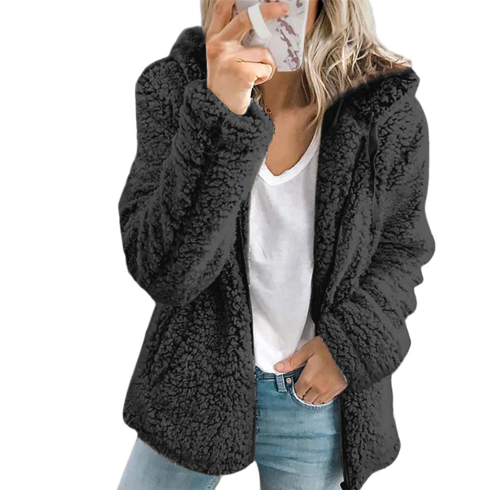 Elegant Björn Teddy Fleece Kappa: Mjuk Fleece Kappa med Fickor och Dragkedja