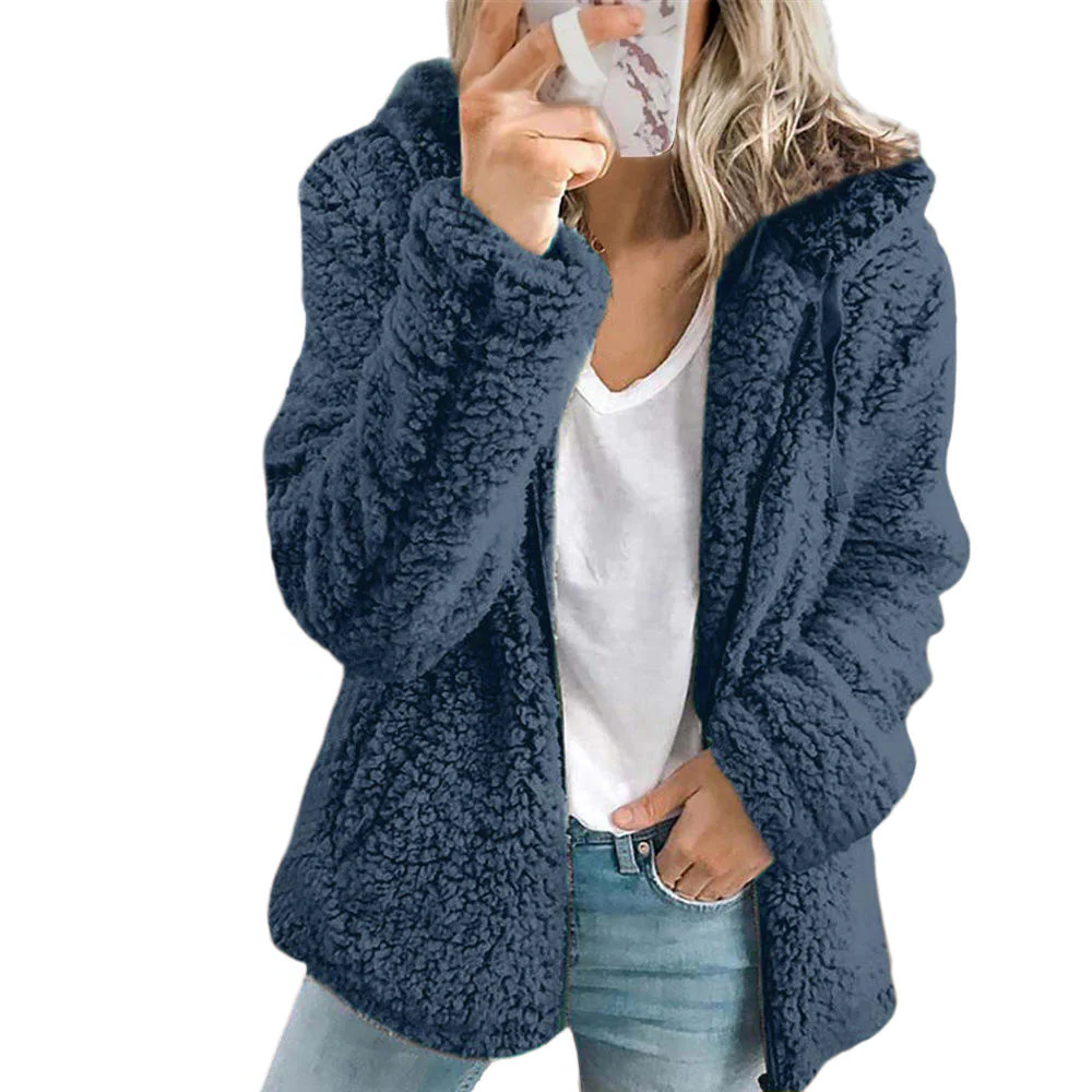 Elegant Björn Teddy Fleece Kappa: Mjuk Fleece Kappa med Fickor och Dragkedja