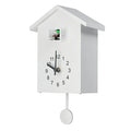Kuckucksklocka med dekorativ design