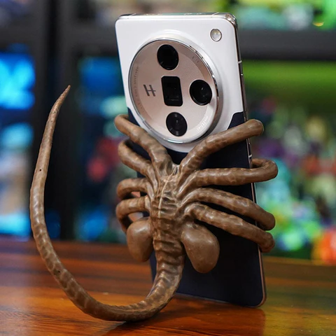 Horribel Facehugger Telefonhållare