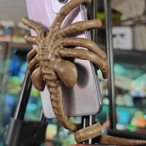 Horribel Facehugger Telefonhållare