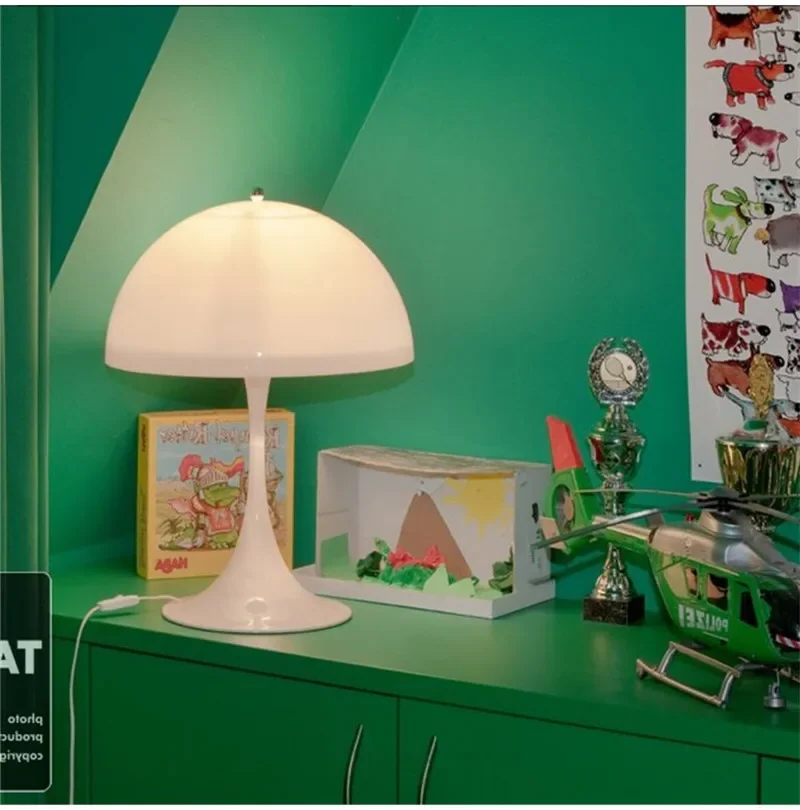Retro Dansk Bordslampa - Ikonisk Svampdesign för Moderna Utrymmen