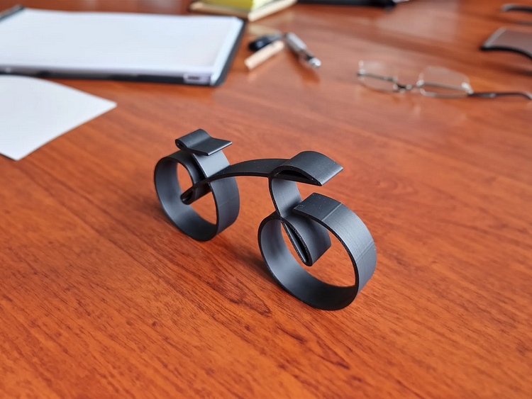 Minimalistisk Cykelskulptur i Trådram