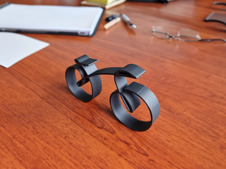 Minimalistisk Cykelskulptur i Trådram